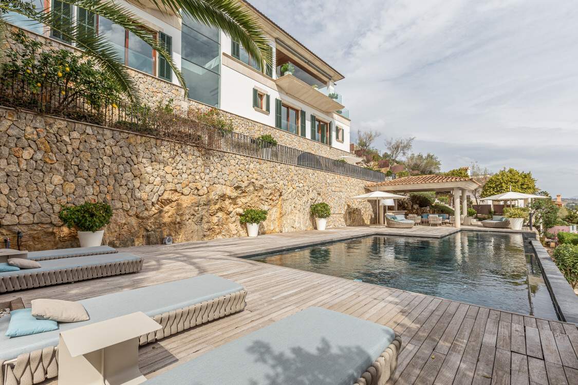 - V Son Vida Fantastic Villa se 2 bazény a neuvěřitelným výhledem na Palmu a záliv