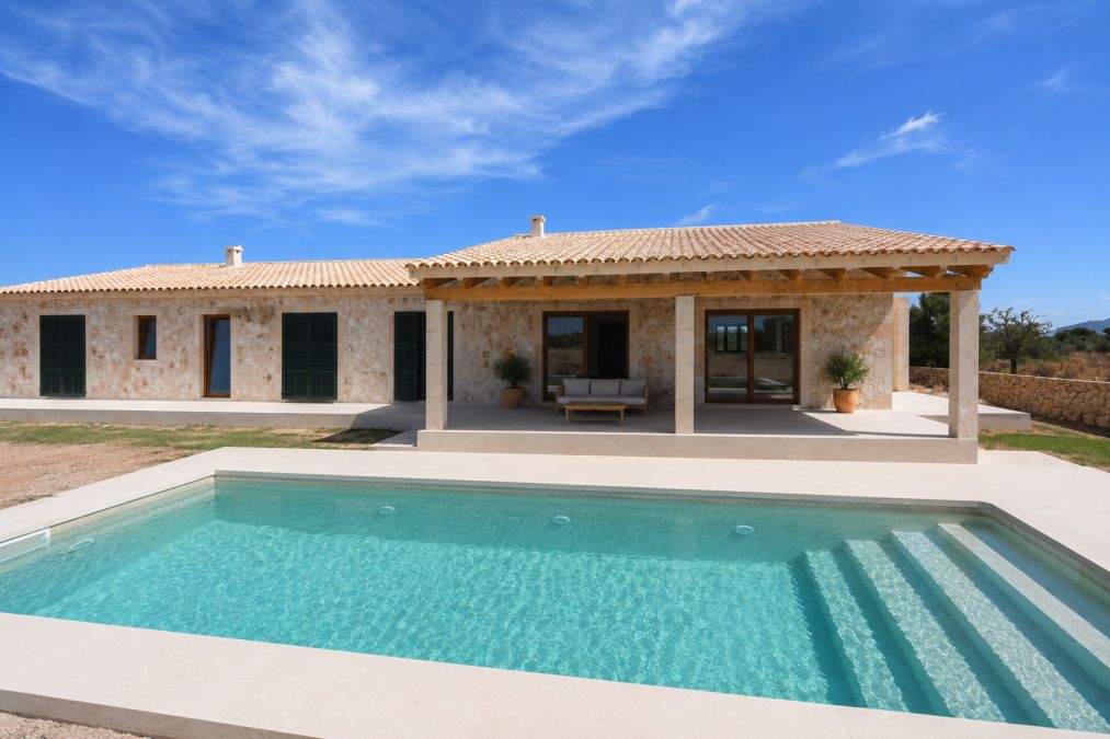 Bright and modern newly built country house on the outskirts of Campos