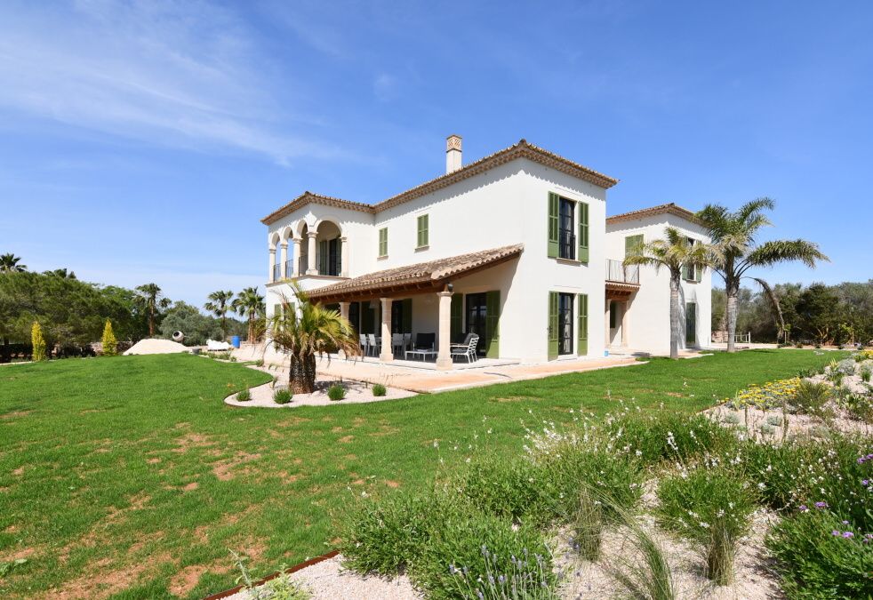 Spectacular and modern country house with guest house in Campos