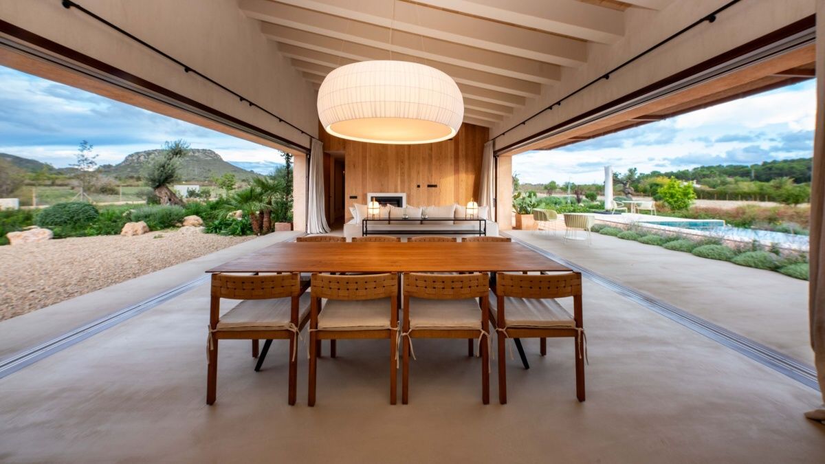 - Spectacular newly built country house on the outskirts of Llucmajor