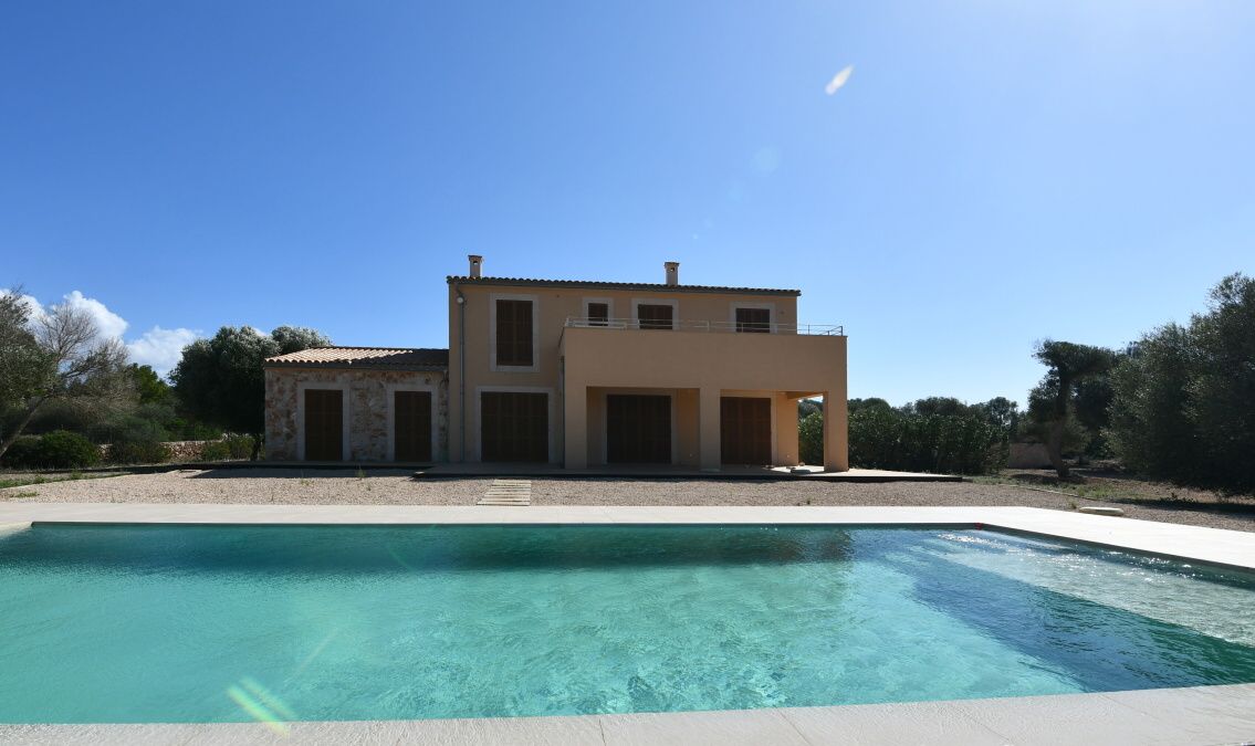 Comfortable country house with beautiful panoramic views of the village of Ses Salines