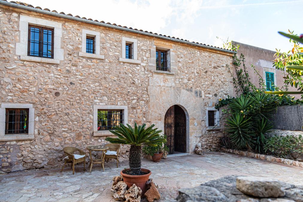Tradicional casa de campo Mallorquina con licencia turística para 10 personas a pocos minutos de Santanyi
