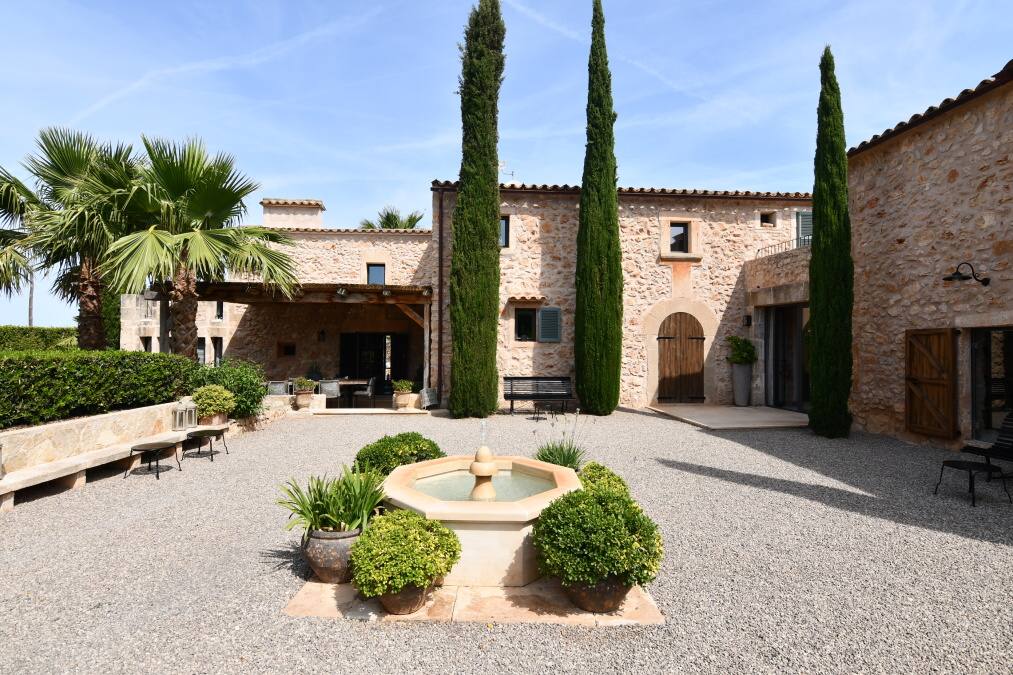 - Fantastic Mediterranean style Finca on a quiet plot between Santanyi and Cas Concos