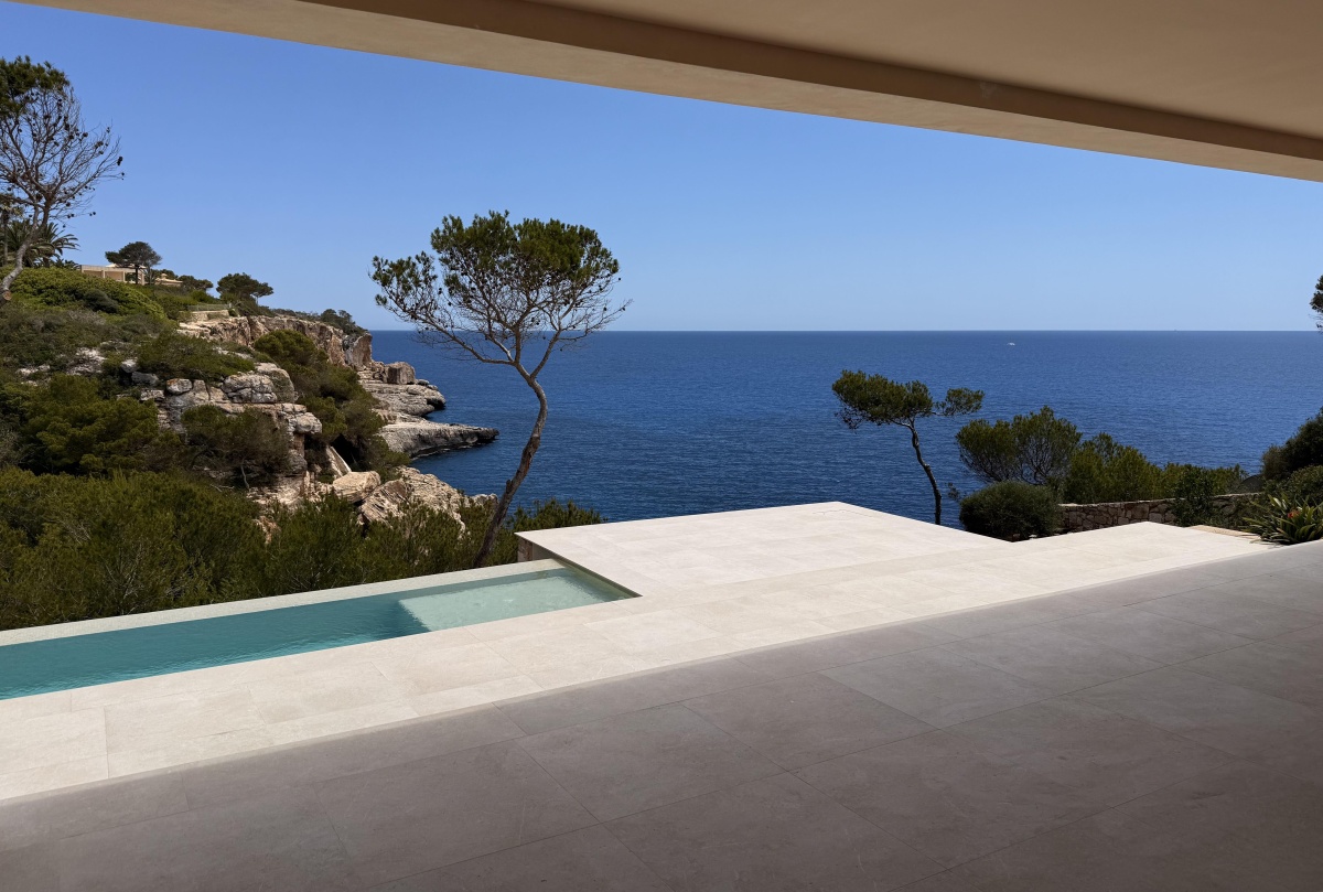 Modern and sunny newly built villa on the seafront in Cala Santanyi