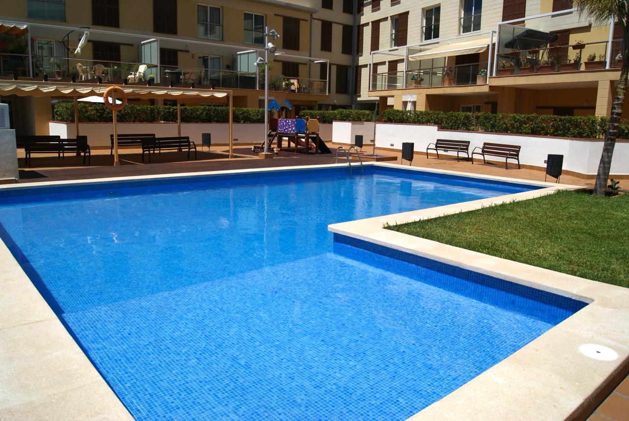  - Acogedor apartamento con piscina comunitaria, garaje y trastero en Campos