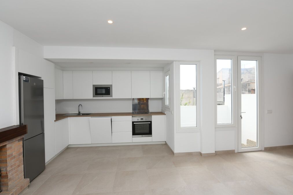  - Kürzlich renovierte zentrale Wohnung mit Garage von ca. 40m2 in Santanyi