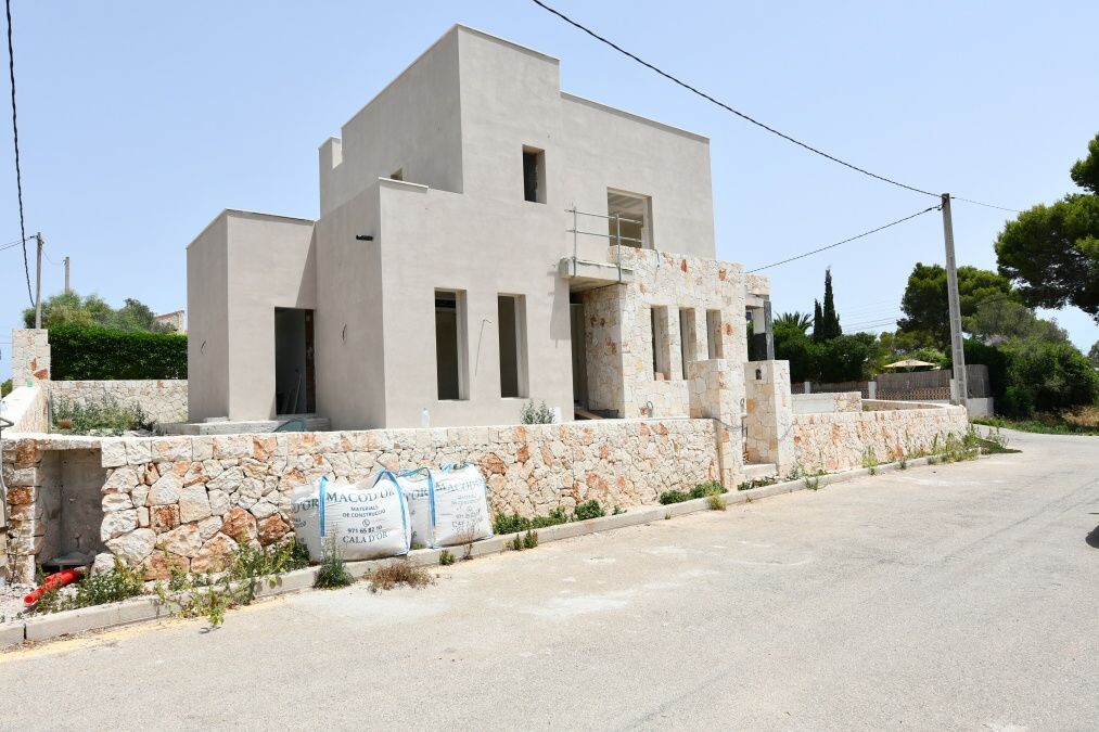 Modern newly built villa located 700 meters from the beach of Cala Santanyi