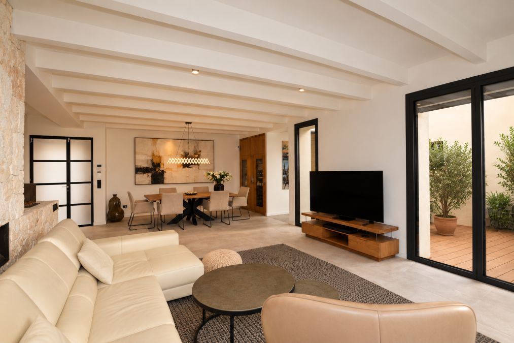 Elegante casa de diseño contemporáneo con piscina, terrazas y zona de bienestar