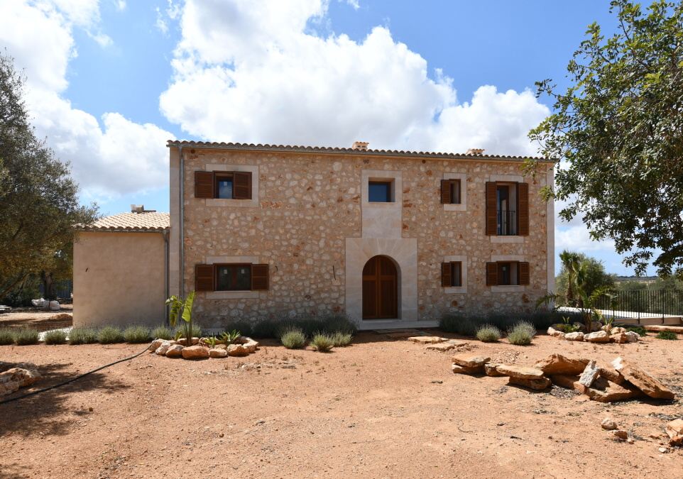 Moderna y elegante finca de nueva construcción situada a tan solo 1km de Santanyí