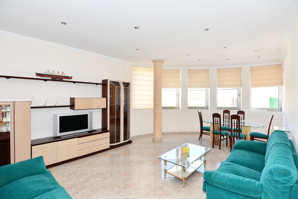 Amplia casa de pueblo distribuida en 2 apartamentos y amplio Garaje en Felanitx