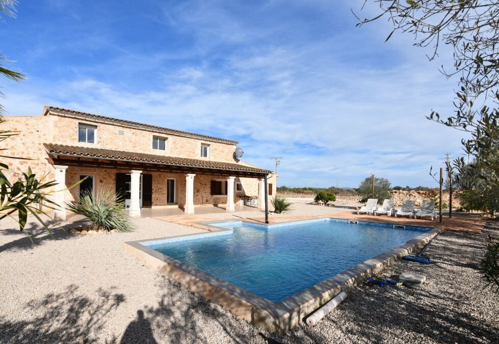 Finca on a quiet plot between Manacor and Felanitx