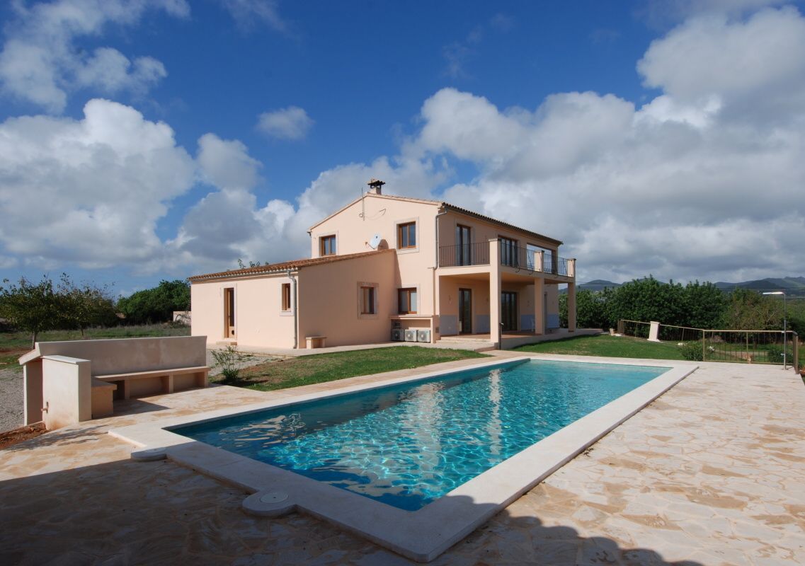  - Large, bright finca with views of the sea and countryside is located near S`Horta