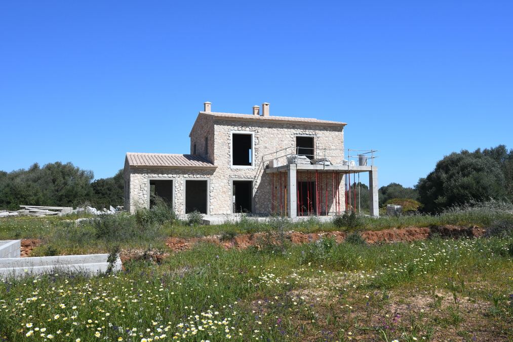 Landhaus im Bau auf einem ruhigen Grundstück nur wenige Minuten von Ses Salines entfernt