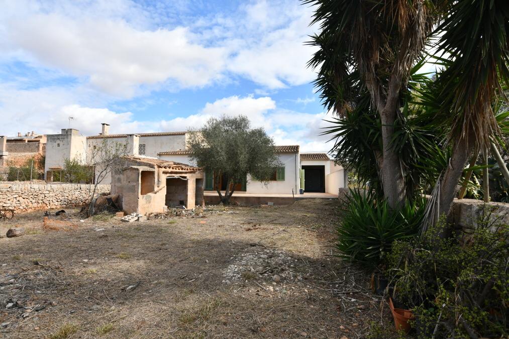 - Stadthaus mit großem 600m2 Patio und viel Potenzial in Santanyi