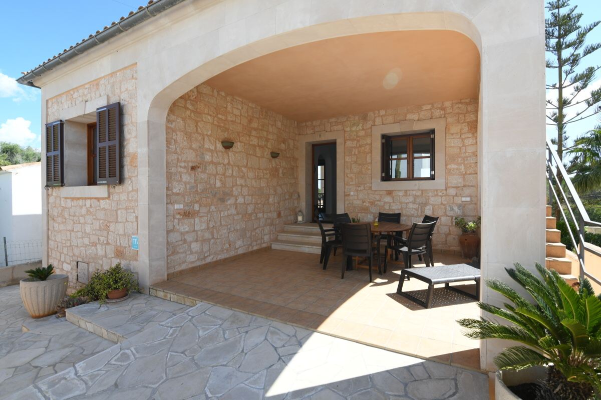  - Cozy villa just minutes from Cala Llombards beach