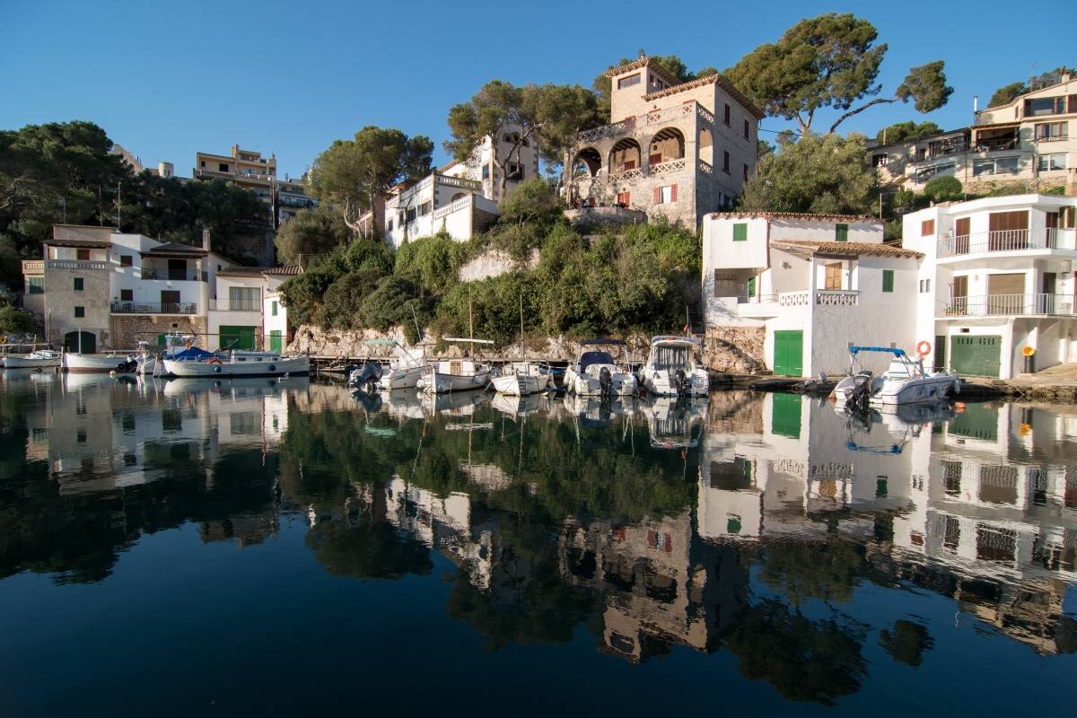  - Solar urbano de unos 415m2 en el bonito pueblo de Cala Figuera
