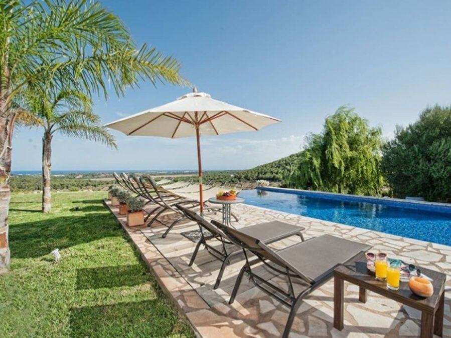 - Finca with 3 guest houses in an idyllic location near Cala Murada