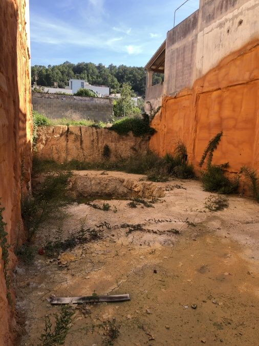 - Plot with building permit for approximately 306,78m2 in Felanitx