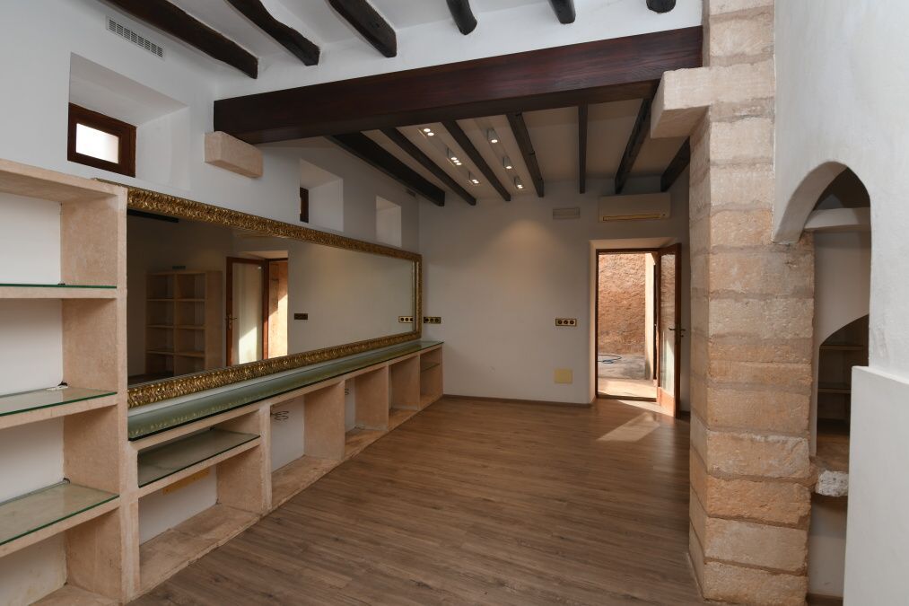  - Local comercial con muchas posibilidades en el centro de Alqueria Blanca