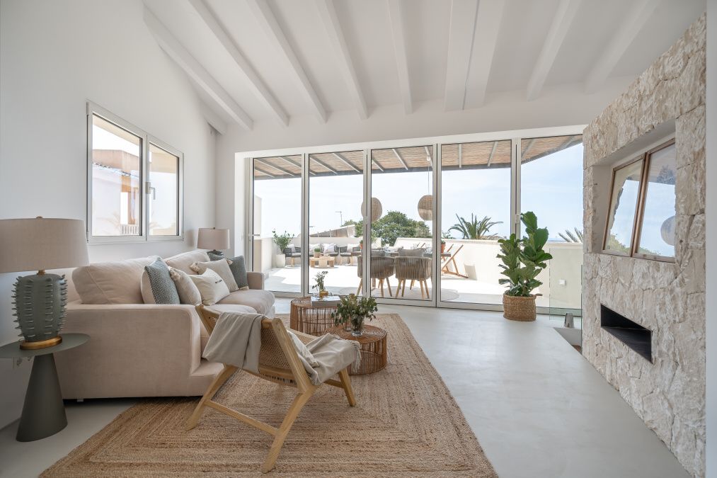 - Preciosa casa de pueblo totalmente reformada con vistas hasta el mar en Alqueria Blanca