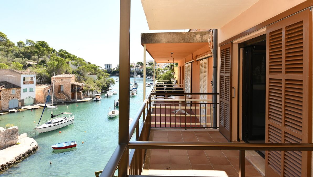 Moderní apartmán s krásným výhledem na moře v Cala Figuera
