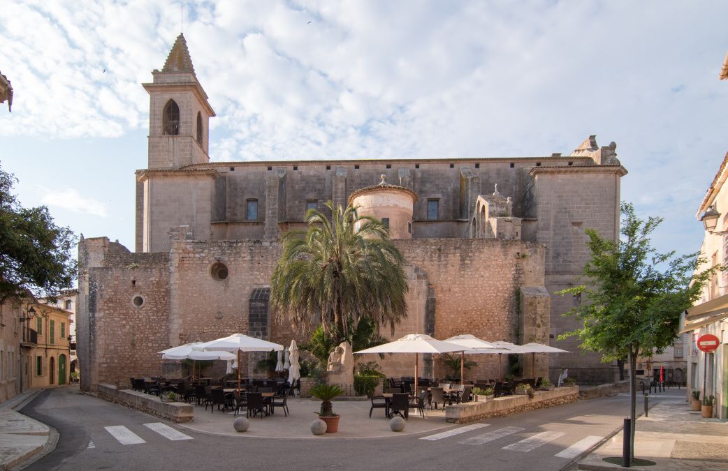  - Pequeño hotel con bar y tienda en el interior en uno de los pueblos más cotizados del sureste de Mallorca