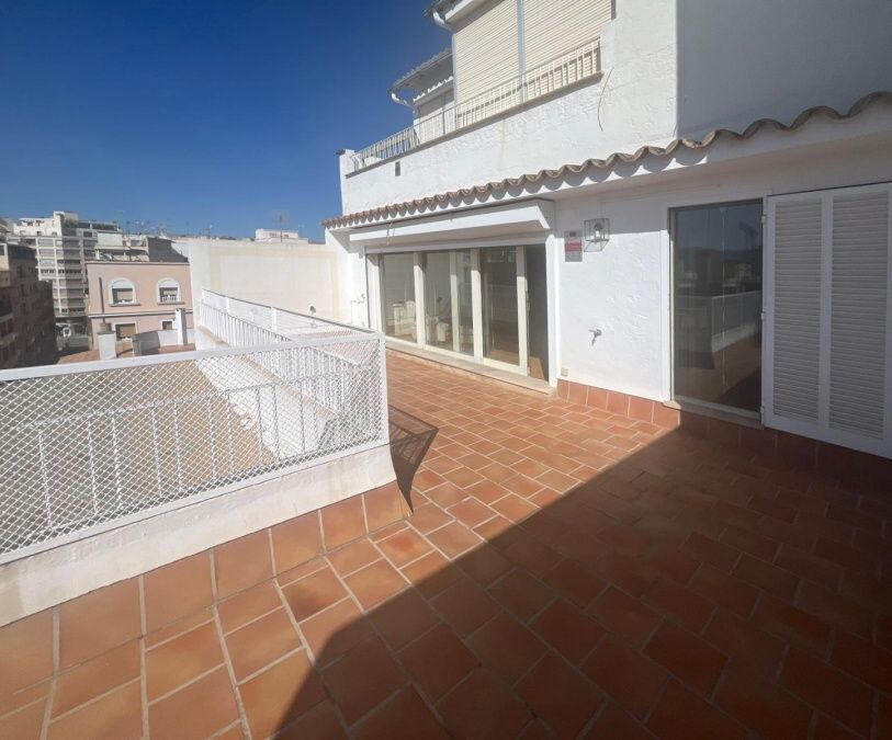  - Renovierte zentrale 7. Etage mit Aufzug und sonniger Terrasse in Palma