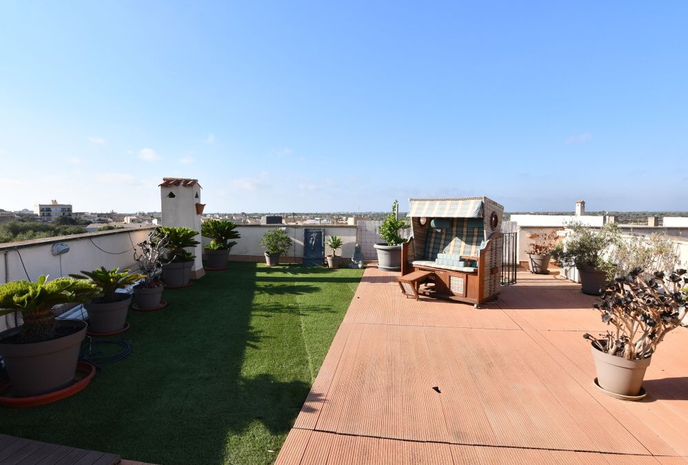  - Prostorný a světlý penthouse se soukromou střešní terasou a komunitní zahradou a bazénem v Santanyi