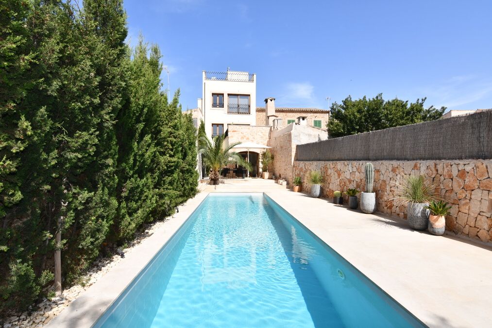 - Luminosa y moderna casa de pueblo reformada con mucho estilo en Santanyí