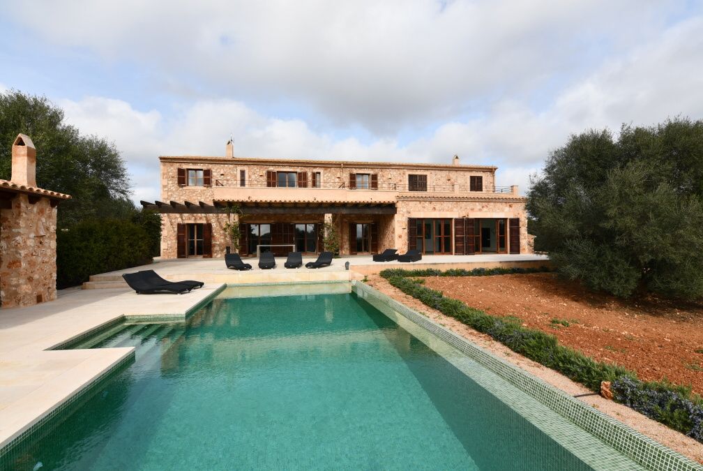 - Fantástica casa de campo con agradable piscina interior a pocos metros de Es LLombards