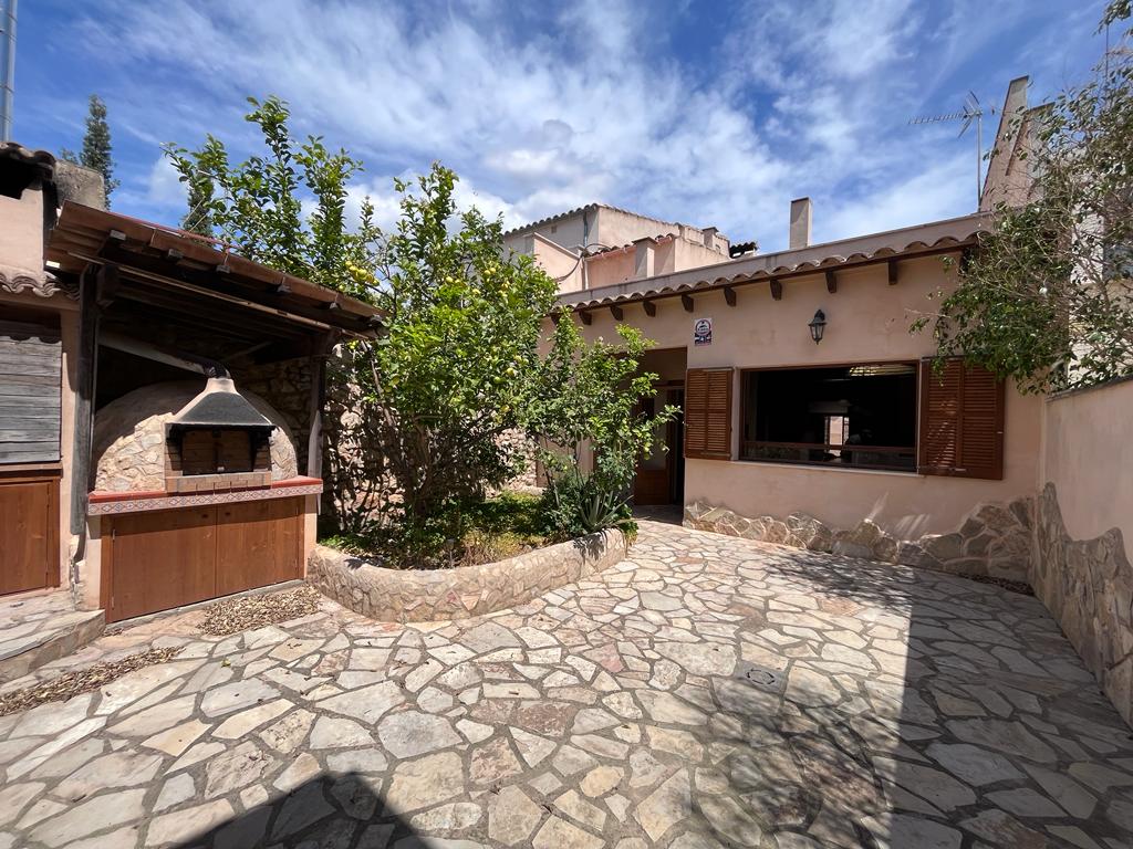 - Casa de pueblo con agradable patio en Porreres
