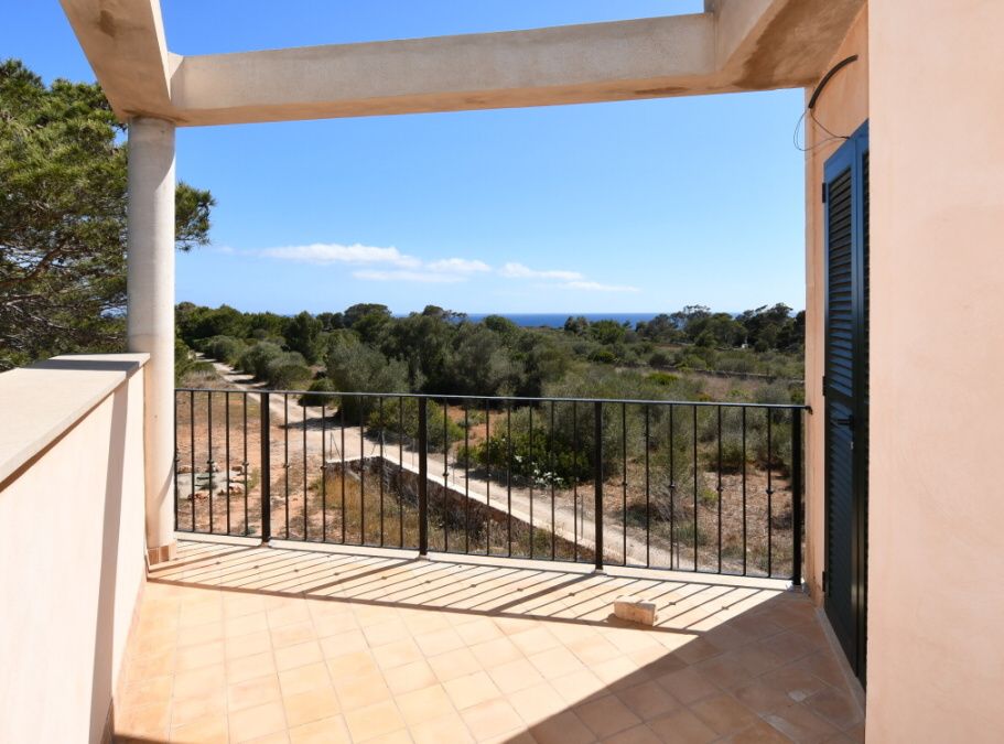 - Casa de campo de nueva construccion en Cala Figuera