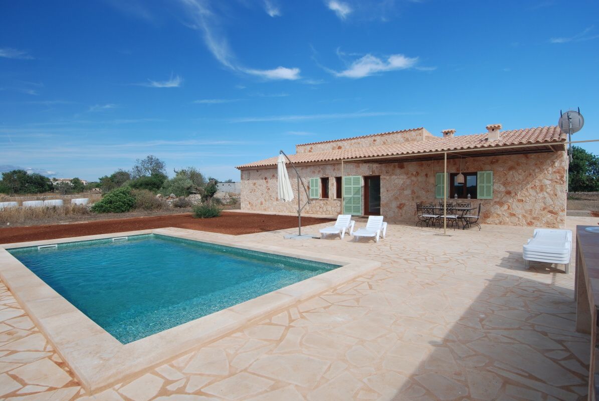  - Beautiful country house lined with natural stone near Es Llombards