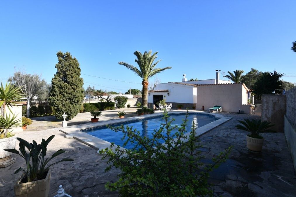  - Chalet mit Garten und Pool auf einem großen Grundstück in Cala Santanyi gebaut