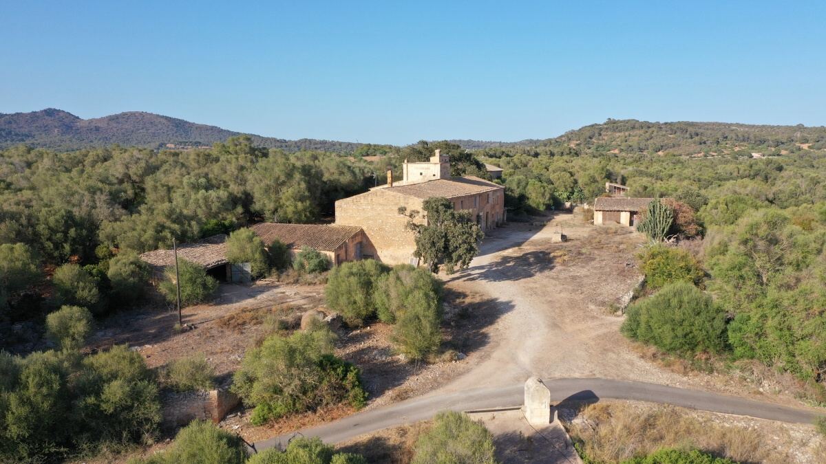  - Typical Mallorcan Manor House in Sant Llorenç des Cardassar with the possibility of a license for an agrotourism
