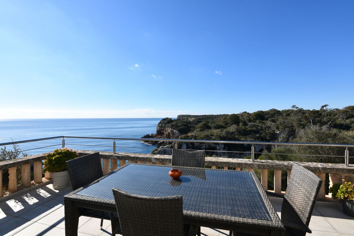  - Villa with beautiful sea views in Cala S`Almunia