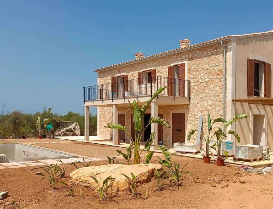 - Moderna y elegante finca de nueva construcción situada a tan solo 1km de Santanyí