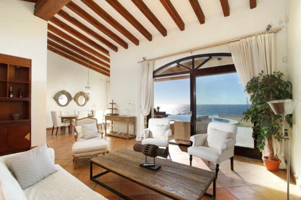  - Exclusiva villa en Santa Ponsa en una ubicación privilegiada acceso al mar y un apartamento de invitados