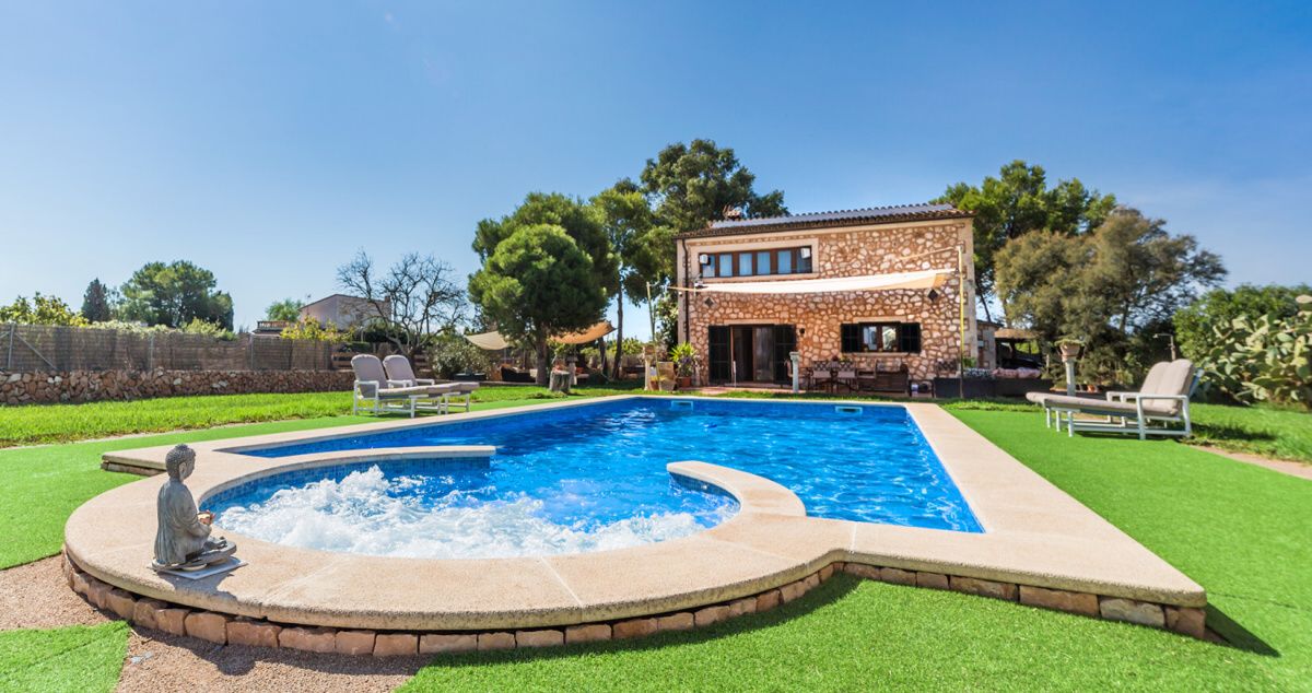 - Soleada casa de campo con casa para invitados en la zona de Ses Covetes