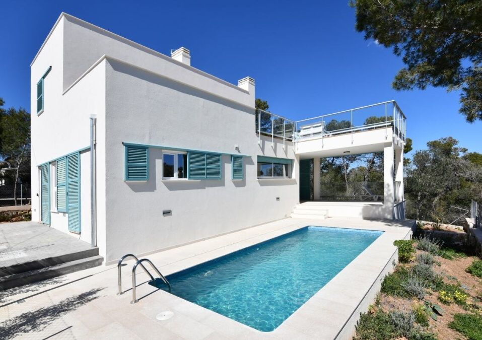  - Modern and bright chalet with pool in Cala Llombards