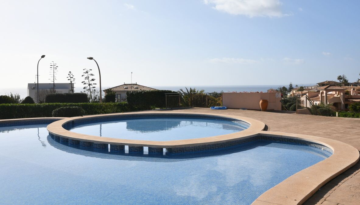  - Apartamento con vistas al mar, jardín, piscina comunitaria y parking en Cala Magrana