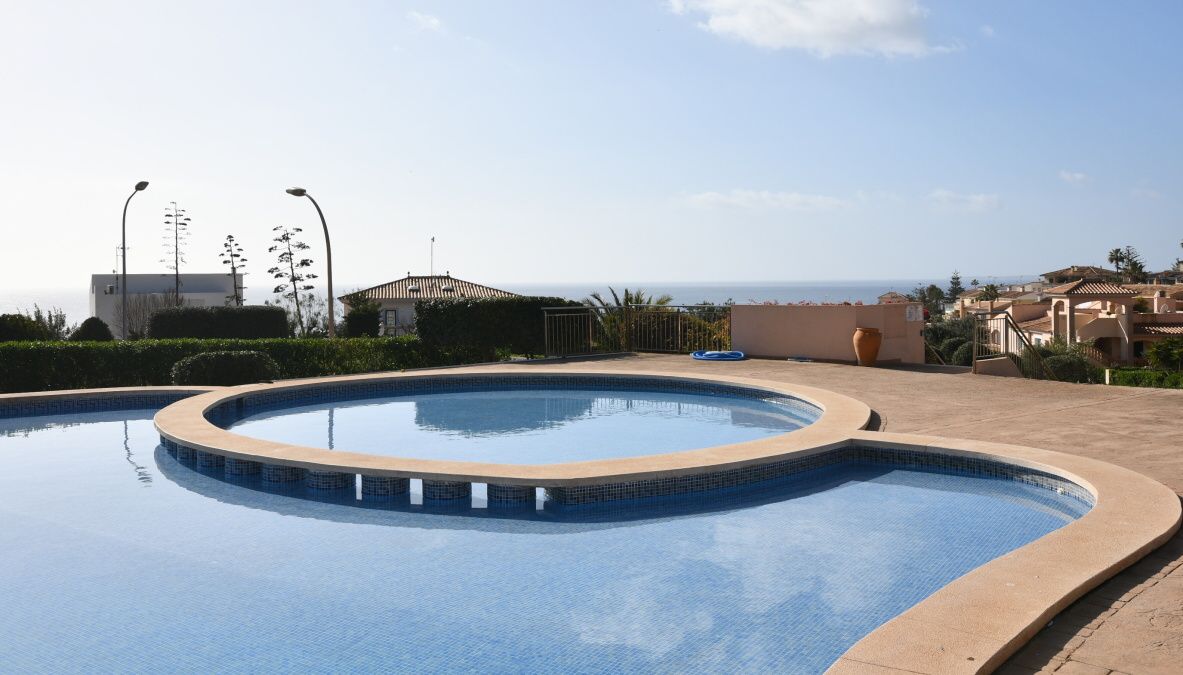 - Apartamento con vistas al mar, jardín, piscina comunitaria y parking en Cala Magrana