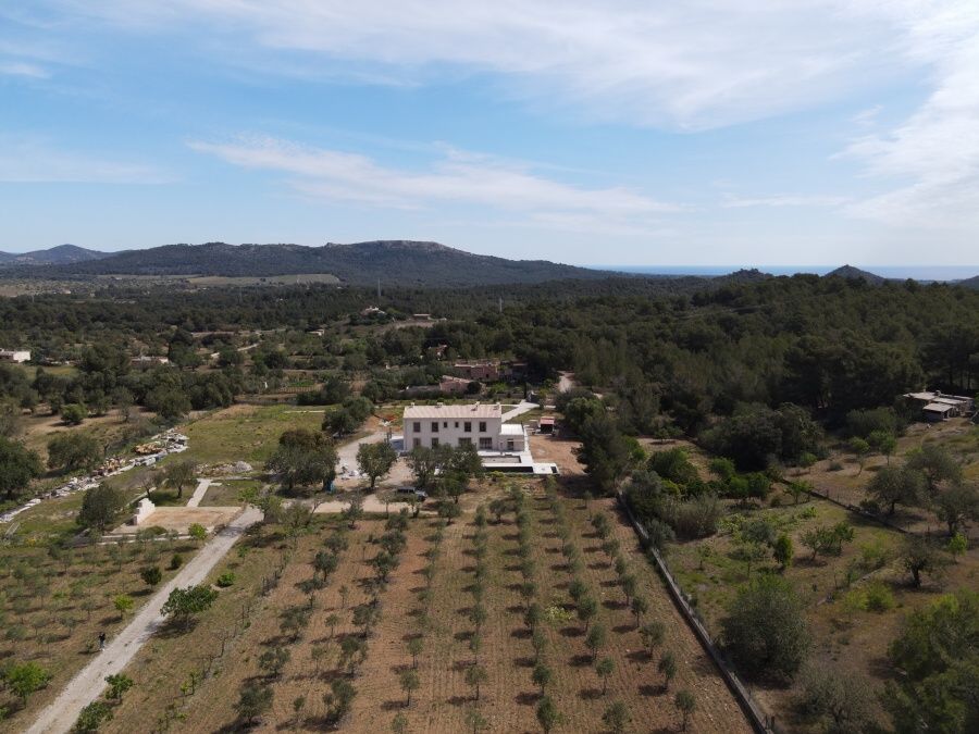  - Fantastische Neubaufinca mit großer Plantage von Oliven- und Obstbäumen in der Nähe von Porto Colom
