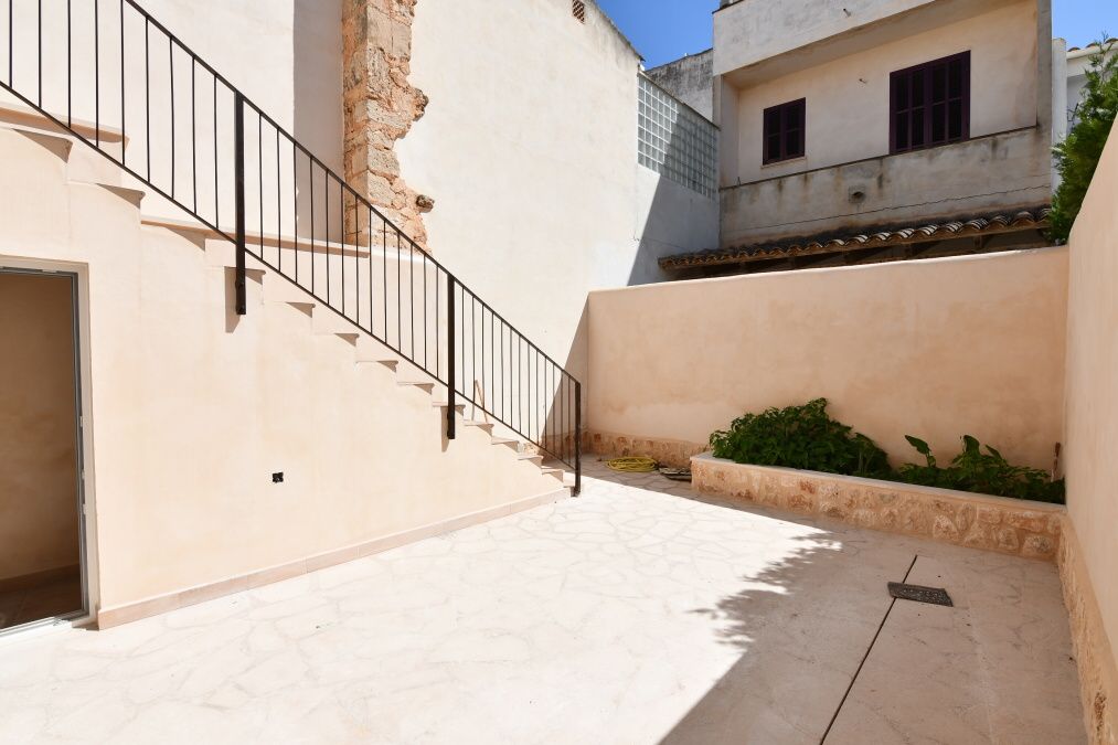  - Newly renovated town house in Santanyí with possibilities for commercial premises on the ground floor