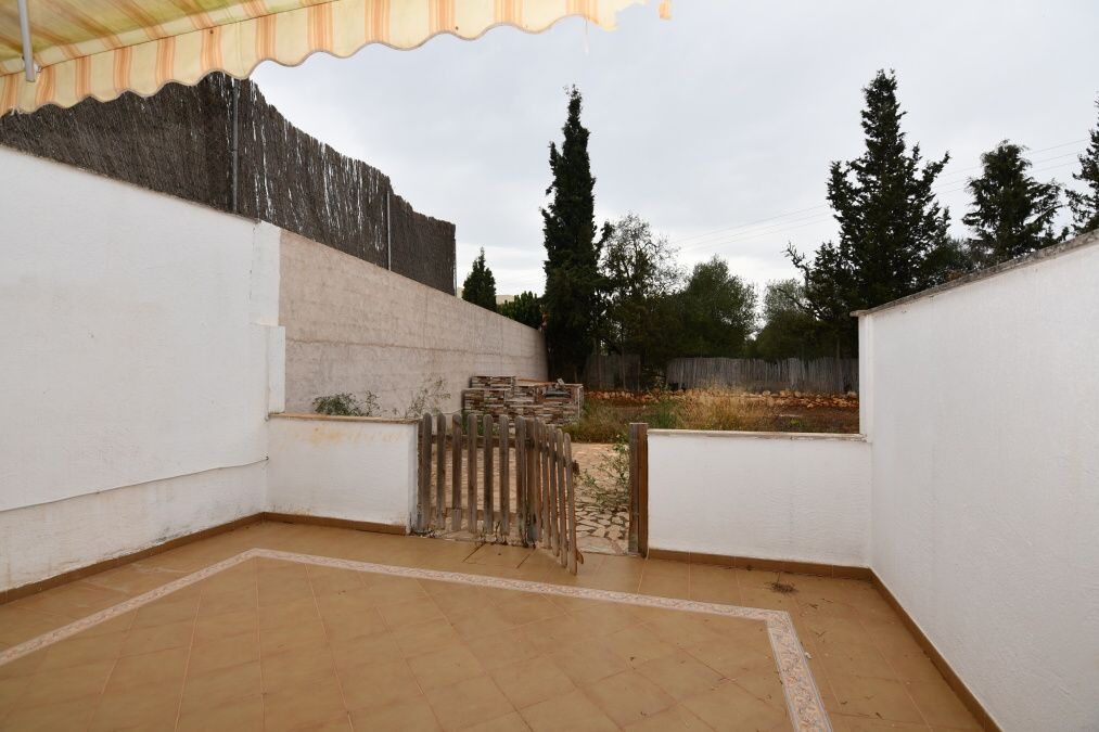  - Casa de pueblo adosada con posibilidad de parking privado y patio en Campos