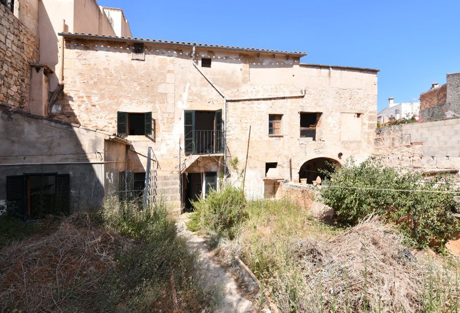  - Centrica casa de pueblo de 479m2 con muchas posibilidades en Santanyí