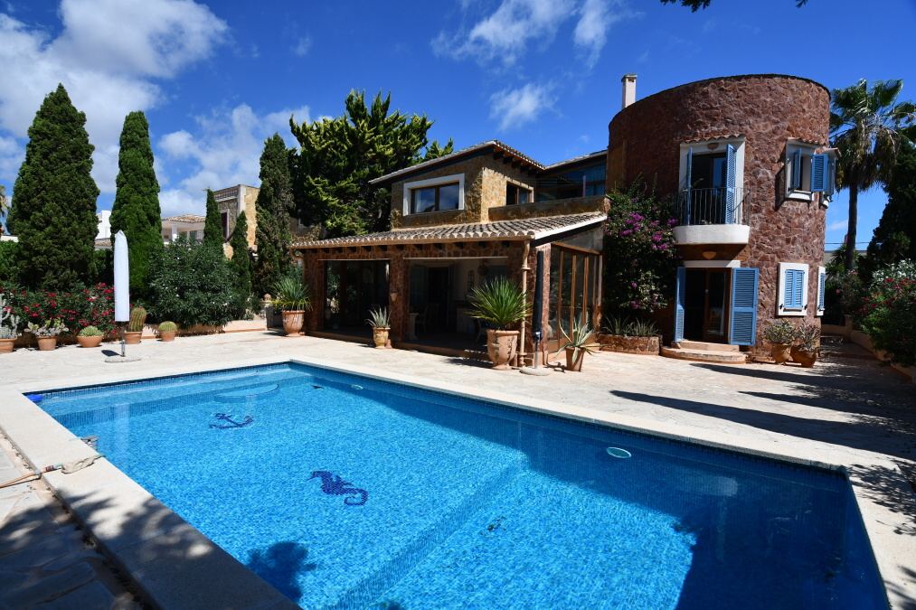 - Chalet con bonito y amplio jardin y apartamento para invitados en Son Mojer, Santanyí