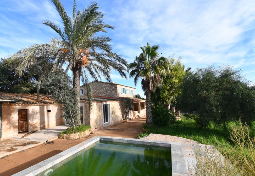  - Renovated country house on a quiet plot between Alqueria Blanca and Cala Mondrago