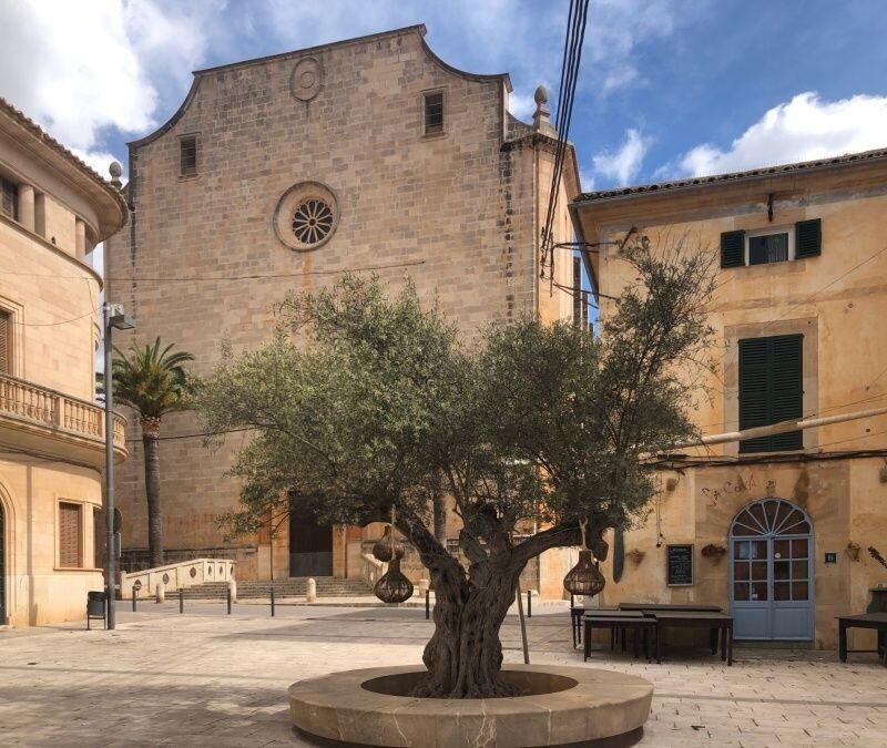  - Grundstück mit Baugenehmigung für ein Stadthaus von ca. 242m2 in Santanyi