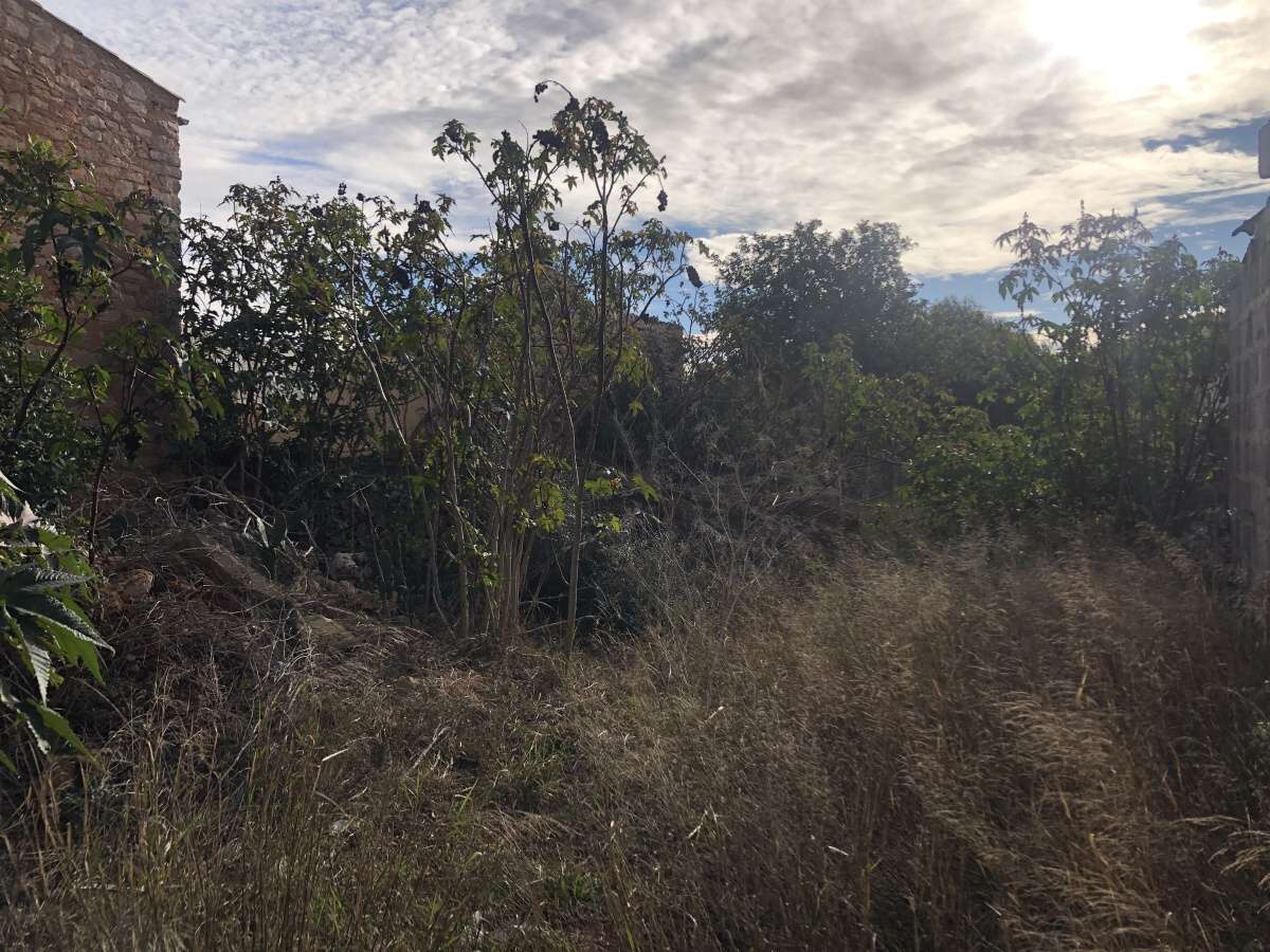  - Solar urbano con posibilidades de construir sotano mas 3 plantas, jardin y piscina en Santanyi